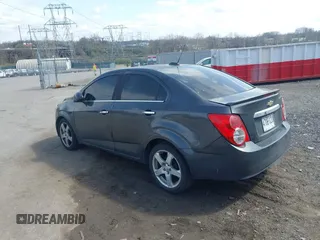 2016 Chevrolet Sonic LTZ z VIN 1G1JE5SB4G4150545, wystawiony jako IAAI lot #41914830 z przebiegiem 166 650 mil mil oraz . Historia ofert i sprzedaży dostępna na DreamBid. Obrazek 3.