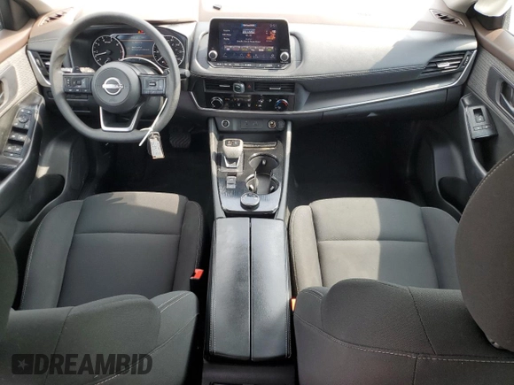 2023 Nissan Rogue S z VIN 5N1BT3AB1PC857790, wystawiony jako Copart lot #60016115 z przebiegiem 76 092 mil mil oraz Czysty tytuł • Clean title. Historia ofert i sprzedaży dostępna na DreamBid. Obrazek 8.