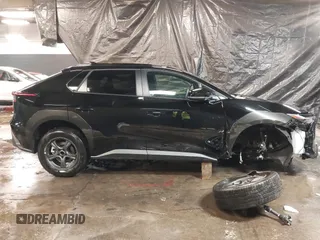 2024 Toyota bZ4X XLE z VIN JTMAAAAA3RA043494, wystawiony jako IAAI lot #41509723 z przebiegiem 5 279 mil mil oraz . Historia ofert i sprzedaży dostępna na DreamBid. Obrazek 14.