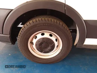 2023 Ford Transit Cargo z VIN 1FTBR1X8XPKC02486, wystawiony jako IAAI lot #42786968 z przebiegiem 7 229 mil mil oraz . Historia ofert i sprzedaży dostępna na DreamBid. Obrazek 10.