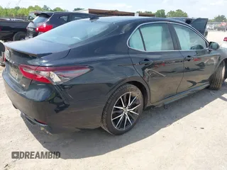 2023 Toyota Camry SE z VIN 4T1T11AK9PU721786, wystawiony jako IAAI lot #42279812 z przebiegiem 30 707 mil mil oraz . Historia ofert i sprzedaży dostępna na DreamBid. Obrazek 4.