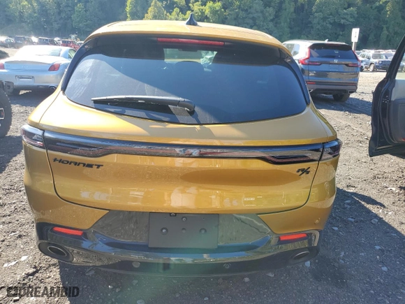 2024 Dodge Hornet R/T Plus with VIN ZACPDFDW6R3A11538, listed as a Copart auction lot 71154034 with 9,571 mi miles and Salvage Title. Bid and sale history available at carsss.com. Image 6.