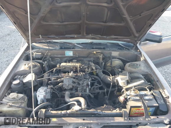 1985 Toyota Camry z VIN JT2SV12EXF0291360, wystawiony jako IAAI lot #42094530 z przebiegiem 426 444 mil mil oraz . Historia ofert i sprzedaży dostępna na DreamBid. Obrazek 10.