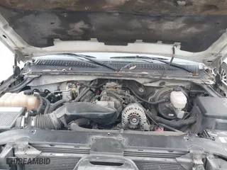 2006 Chevrolet Silverado 1500 LT1 with VIN 1GCEC19VX6Z261903, listed as a IAAI auction lot 41552645 with 330,838 mi miles. Bid and sale history available at carsss.com. Image 10.