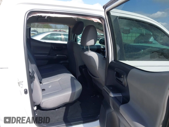 2017 Toyota Tacoma SR5 z VIN 3TMAZ5CN8HM045727, wystawiony jako IAAI lot #41962213 z przebiegiem 88 042 mil mil oraz . Historia ofert i sprzedaży dostępna na DreamBid. Obrazek 8.