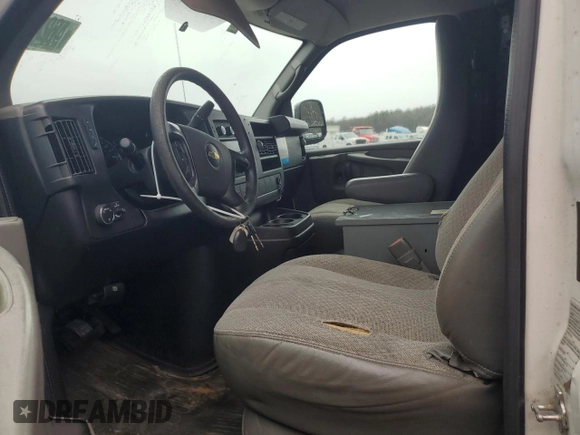 2012 Chevrolet Express Cargo z VIN 1GCWGFCA8C1172661, wystawiony jako Copart lot #47200685 z przebiegiem Nie podano mil oraz Czysty tytuł • Clean title. Historia ofert i sprzedaży dostępna na DreamBid. Obrazek 7.