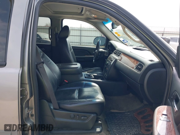 2008 GMC Yukon SLT w/4SB with VIN 1GKFC13J08R137057, listed as a IAAI auction lot 41809980 with 239,105 mi miles. Bid and sale history available at carsss.com. Image 5.