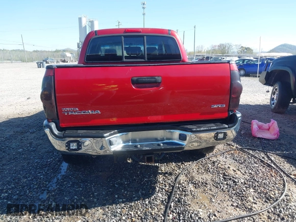 2006 Toyota Tacoma z VIN 5TELU42N06Z154198, wystawiony jako IAAI lot #42032985 z przebiegiem 225 779 mil mil oraz . Historia ofert i sprzedaży dostępna na DreamBid. Obrazek 17.