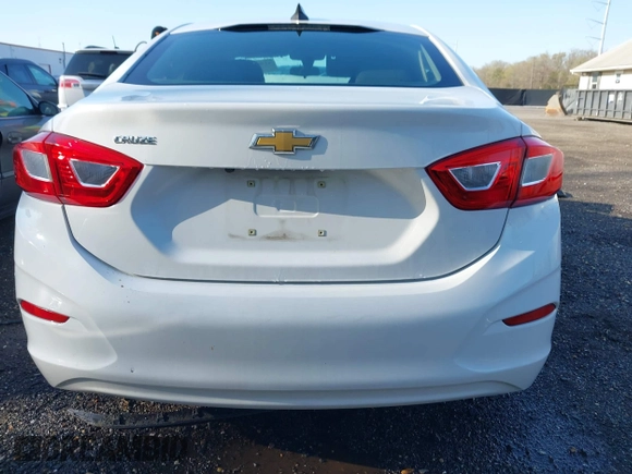 2017 Chevrolet Cruze LS z VIN 1G1BC5SM1H7252008, wystawiony jako IAAI lot #41880627 z przebiegiem 104 693 mil mil oraz . Historia ofert i sprzedaży dostępna na DreamBid. Obrazek 15.