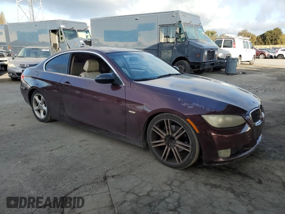 2008 BMW 3 Series 328i z VIN WBAWV13578P118345, wystawiony jako Copart lot #52437355 z przebiegiem 151 398 mil mil oraz Czysty tytuł • Clean title. Historia ofert i sprzedaży dostępna na DreamBid. Obrazek 4.