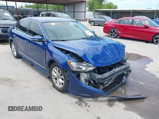 2017 Volkswagen Passat S z VIN 1VWAT7A34HC003813, wystawiony jako IAAI lot #42322928 z przebiegiem 207 115 mil mil oraz . Historia ofert i sprzedaży dostępna na DreamBid. Obrazek 1.