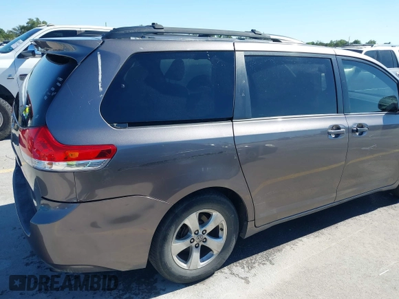 2014 Toyota Sienna LE AAS with VIN 5TDKK3DC8ES457023, listed as a IAAI auction lot 42067713 with 335,130 mi miles. Bid and sale history available at carsss.com. Image 21.
