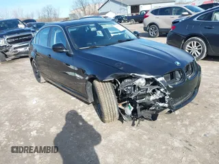 2011 BMW 3 Series 335i xDrive z VIN WBAPL5C51BA919736, wystawiony jako IAAI lot #41958567 z przebiegiem 107 120 mil mil oraz . Historia ofert i sprzedaży dostępna na DreamBid. Obrazek 1.