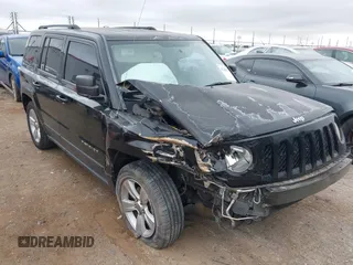 2014 Jeep Patriot Latitude z VIN 1C4NJPFA3ED547906, wystawiony jako IAAI lot #42146770 z przebiegiem 67 212 mil mil oraz . Historia ofert i sprzedaży dostępna na DreamBid. Obrazek 1.