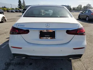 2021 Mercedes-Benz E 350 z VIN W1KZF8DB6MA919605, wystawiony jako Copart lot #57729745 z przebiegiem 19 142 mil mil oraz Szkoda całkowita • Salvage title. Historia ofert i sprzedaży dostępna na DreamBid. Obrazek 6.