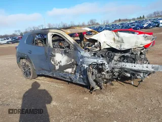 2024 Mazda CX-50 S Premium Plus z VIN 7MMVABEM2RN191544, wystawiony jako IAAI lot #41177415 z przebiegiem Nie podano mil oraz . Historia ofert i sprzedaży dostępna na DreamBid. Obrazek 1.