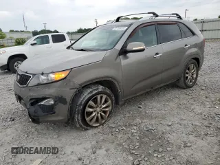 2013 Kia Sorento SX z VIN 5XYKW4A26DG351610, wystawiony jako Copart lot #56196225 z przebiegiem 155 382 mil mil oraz Szkoda całkowita • Salvage title. Historia ofert i sprzedaży dostępna na DreamBid. Obrazek 1.