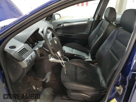 2008 Saturn Astra XR z VIN W08AT671985068933, wystawiony jako Copart lot #46699555 z przebiegiem 167 172 mil mil oraz Szkody całkowita. Historia ofert i sprzedaży dostępna na DreamBid. Obrazek 7.