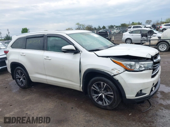 2016 Toyota Highlander XLE z VIN 5TDJKRFH4GS323202, wystawiony jako IAAI lot #42026959 z przebiegiem 135 430 mil mil oraz . Historia ofert i sprzedaży dostępna na DreamBid. Obrazek 13.