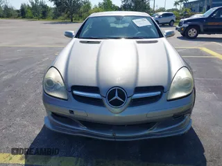 2005 Mercedes-Benz SLK 230/320 z VIN WDBWK56F85F032243, wystawiony jako IAAI lot #42267834 z przebiegiem 128 289 mil mil oraz . Historia ofert i sprzedaży dostępna na DreamBid. Obrazek 6.