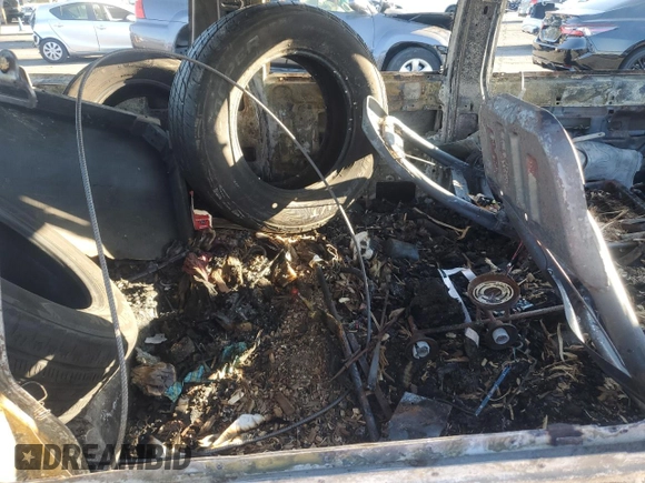 1994 GMC Suburban z VIN 1GKEC16K3RJ769051, wystawiony jako Copart lot #74576864 z przebiegiem Nie podano mil oraz Nie do naprawy • Non repairable. Historia ofert i sprzedaży dostępna na DreamBid. Obrazek 10.