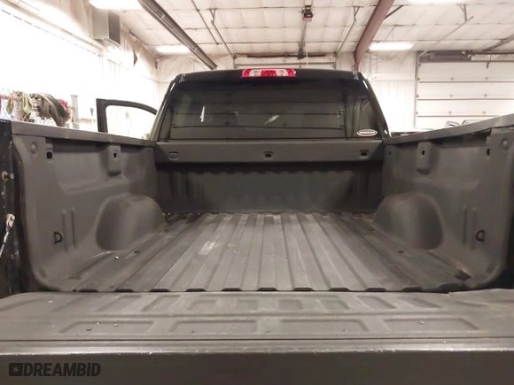 2015 Chevrolet Silverado 1500 LT with VIN 3GCUKREC3FG273442, listed as a IAAI auction lot 41411144 with NaN miles. Bid and sale history available at carsss.com. Image 18.