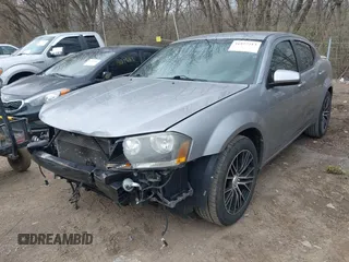 2013 Dodge Avenger SXT z VIN 1C3CDZCB6DN521644, wystawiony jako IAAI lot #41877213 z przebiegiem 111 420 mil mil oraz . Historia ofert i sprzedaży dostępna na DreamBid. Obrazek 2.
