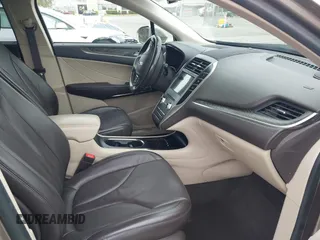 2019 Lincoln MKC Reserve with VIN 5LMCJ3C9XKUL09386, listed as a IAAI auction lot 41857681 with 66,101 mi miles and . Bid and sale history available at DreamBid. Image 5.