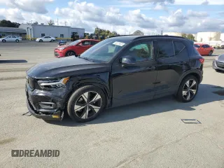 2021 Volvo XC40 z VIN YV4ED3UR2M2567418, wystawiony jako Copart lot #54073465 z przebiegiem 20 221 mil mil oraz Szkody całkowita. Historia ofert i sprzedaży dostępna na DreamBid. Obrazek 1.