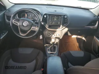 2017 Jeep Cherokee Altitude z VIN 1C4PJLAS2HW662541, wystawiony jako Copart lot #56502885 z przebiegiem 140 835 mil mil oraz Szkoda całkowita • Salvage title. Historia ofert i sprzedaży dostępna na DreamBid. Obrazek 8.