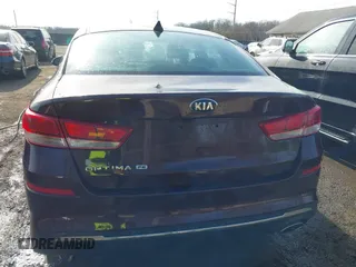 2020 Kia Optima LX z VIN 5XXGT4L38LG437797, wystawiony jako IAAI lot #41441508 z przebiegiem 67 320 mil mil oraz . Historia ofert i sprzedaży dostępna na DreamBid. Obrazek 17.