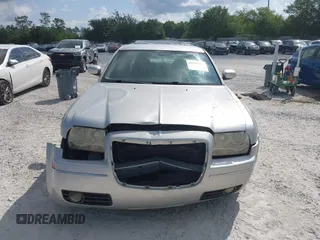 2006 Chrysler 300 Touring z VIN 2C3KA53G86H109231, wystawiony jako IAAI lot #42299031 z przebiegiem Nie podano mil oraz . Historia ofert i sprzedaży dostępna na DreamBid. Obrazek 11.