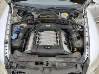 2004 Volkswagen Phaeton V8 z VIN WVWAF63D848008231, wystawiony jako Copart lot #58247645 z przebiegiem 130 457 mil mil oraz Czysty tytuł • Clean title. Historia ofert i sprzedaży dostępna na DreamBid. Obrazek 11.