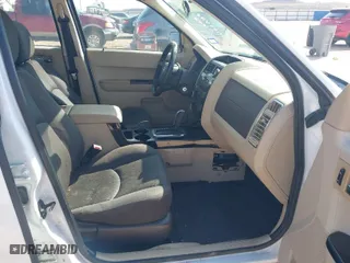 2008 Mazda Tribute Grand Touring with VIN 4F2CZ02Z88KM07496, listed as a IAAI auction lot 41858363 with 193,789 mi miles. Bid and sale history available at carsss.com. Image 5.