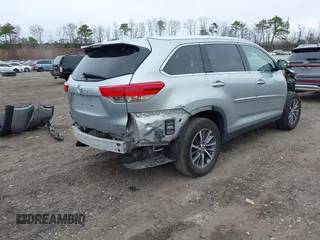 2019 Toyota Highlander SE z VIN 5TDJZRFH8KS727883, wystawiony jako IAAI lot #41882956 z przebiegiem 56 043 mil mil oraz . Historia ofert i sprzedaży dostępna na DreamBid. Obrazek 4.