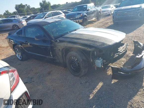 2005 Ford Mustang GT Deluxe with VIN 1ZVHT82H455205677, listed as a IAAI auction lot 42651512 with 221,876 mi miles and . Bid and sale history available at DreamBid. Image 1.