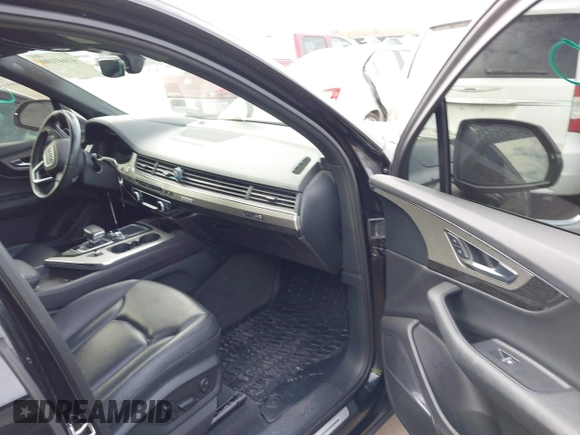 2019 Audi Q7 Prestige with VIN WA1VAAF78KD041186, listed as a IAAI auction lot 41641100 with 157,210 mi miles. Bid and sale history available at carsss.com. Image 5.