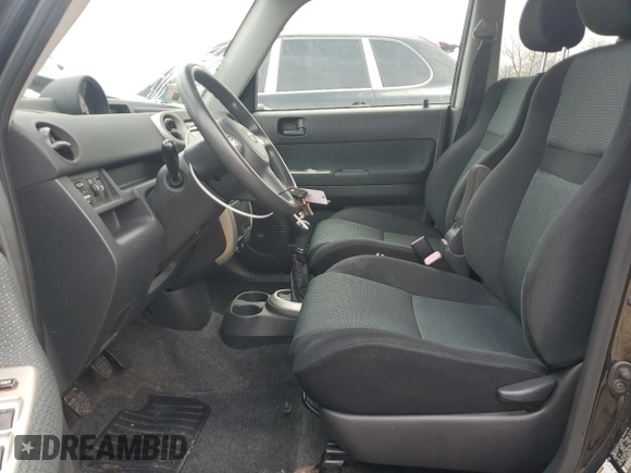 2006 Scion xB z VIN JTLKT334464111057, wystawiony jako Copart lot #54346745 z przebiegiem 99 599 mil mil oraz Szkoda całkowita • Salvage title. Historia ofert i sprzedaży dostępna na DreamBid. Obrazek 7.