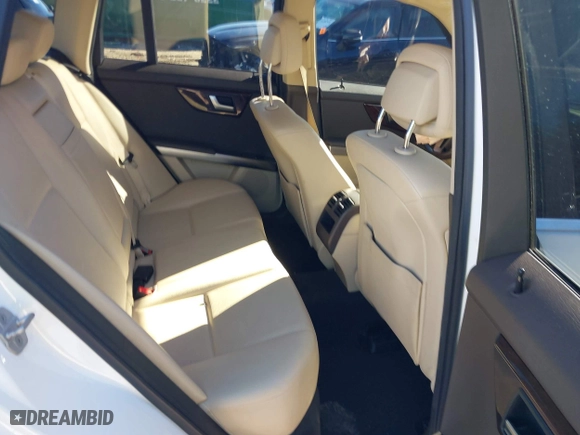 2014 Mercedes-Benz GLK-Class GLK 250 BlueTEC with VIN WDCGG0EB5EG316507, listed as a IAAI auction lot 41341696 with 117,885 mi miles. Bid and sale history available at carsss.com. Image 8.