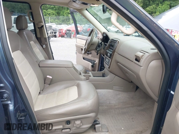 2004 Ford Explorer z VIN 1FMZU84W64UB21831, wystawiony jako IAAI lot #42585205 z przebiegiem 150 392 mil mil oraz . Historia ofert i sprzedaży dostępna na DreamBid. Obrazek 5.