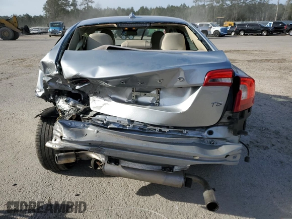 2013 Volvo S60 T5 Premier z VIN YV1612FS2D2189380, wystawiony jako Copart lot #46792015 z przebiegiem 116 782 mil mil oraz Szkoda całkowita • Salvage title. Historia ofert i sprzedaży dostępna na DreamBid. Obrazek 6.