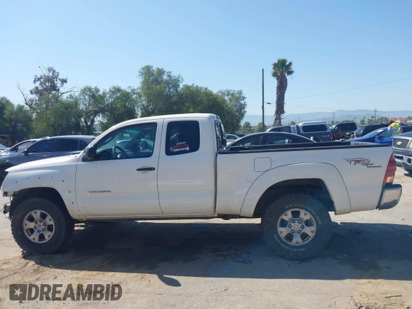 2005 Toyota Tacoma PreRunner z VIN 5TETU62N25Z062181, wystawiony jako IAAI lot #41837178 z przebiegiem 236 480 mil mil oraz . Historia ofert i sprzedaży dostępna na DreamBid. Obrazek 15.