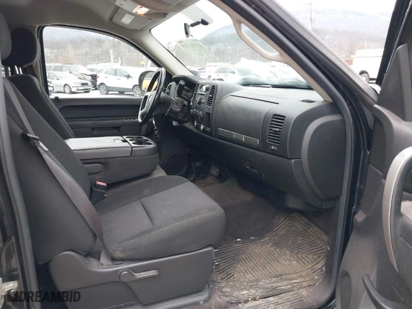 2010 Chevrolet Silverado 1500 LT with VIN 3GCRKSEA5AG191507, listed as a IAAI auction lot 41531755 with 220,184 mi miles. Bid and sale history available at carsss.com. Image 5.