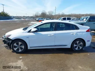 2018 Hyundai Ioniq Electric with VIN KMHC75LH2JU027472, listed as a IAAI auction lot 41520460 with 58,371 mi miles. Bid and sale history available at carsss.com. Image 15.