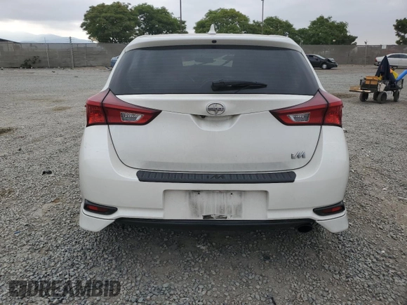 2016 Scion iM z VIN JTNKARJE5GJ516391, wystawiony jako Copart lot #58365715 z przebiegiem 89 399 mil mil oraz Szkoda całkowita • Salvage title. Historia ofert i sprzedaży dostępna na DreamBid. Obrazek 6.