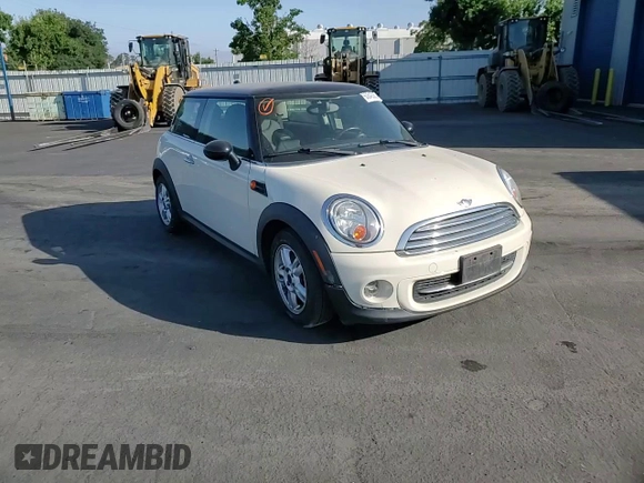 2012 MINI Hardtop z VIN WMWSU3C5XCT185907, wystawiony jako Copart lot #60842065 z przebiegiem 81 221 mil mil oraz Szkoda całkowita • Salvage title. Historia ofert i sprzedaży dostępna na DreamBid. Obrazek 13.