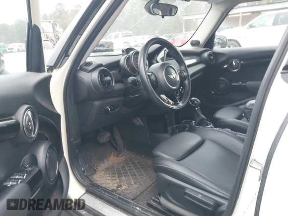 2016 MINI Cooper Hardtop 4 Door S with VIN WMWXU3C52G2D30121, listed as a IAAI auction lot 41521841 with 82,334 mi miles. Bid and sale history available at carsss.com. Image 5.