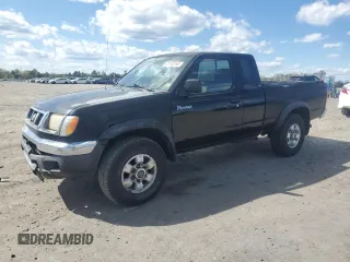 1999 Nissan Frontier XE z VIN 1N6ED26Y2XC301913, wystawiony jako Copart lot #53152165 z przebiegiem 271 272 mil mil oraz Szkoda całkowita • Salvage title. Historia ofert i sprzedaży dostępna na DreamBid. Obrazek 1.