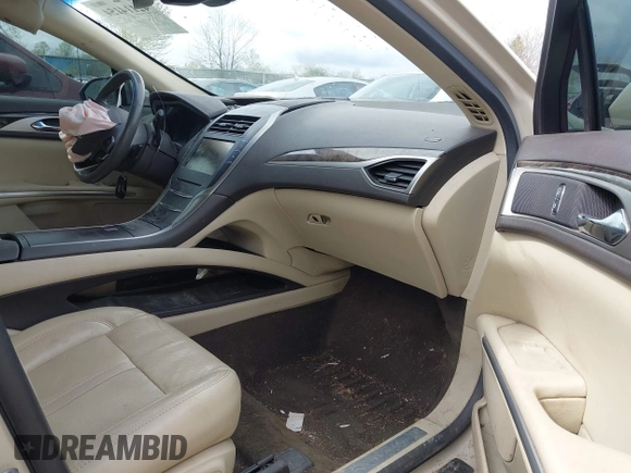 2014 Lincoln MKZ z VIN 3LN6L2JK7ER821385, wystawiony jako IAAI lot #42114154 z przebiegiem 141 480 mil mil oraz . Historia ofert i sprzedaży dostępna na DreamBid. Obrazek 5.