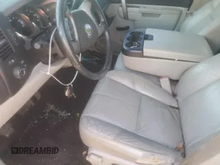 2010 Chevrolet Silverado 1500 LT with VIN 3GCRKSE38AG273099, listed as a Copart auction lot 82939803 with 220,293 mi miles and Salvage Title. Bid and sale history available at carsss.com. Image 7.
